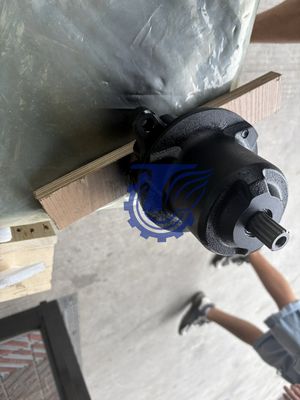 B0440-18001 708-7r-00710 708-7r-01690 Para Kayaba Wa320-5 Wa320-6 Motor Hidráulico do Ventilador Motor;óleo (Acionamento do Ventilador) Peças de Escavadeira Aftermarket Original